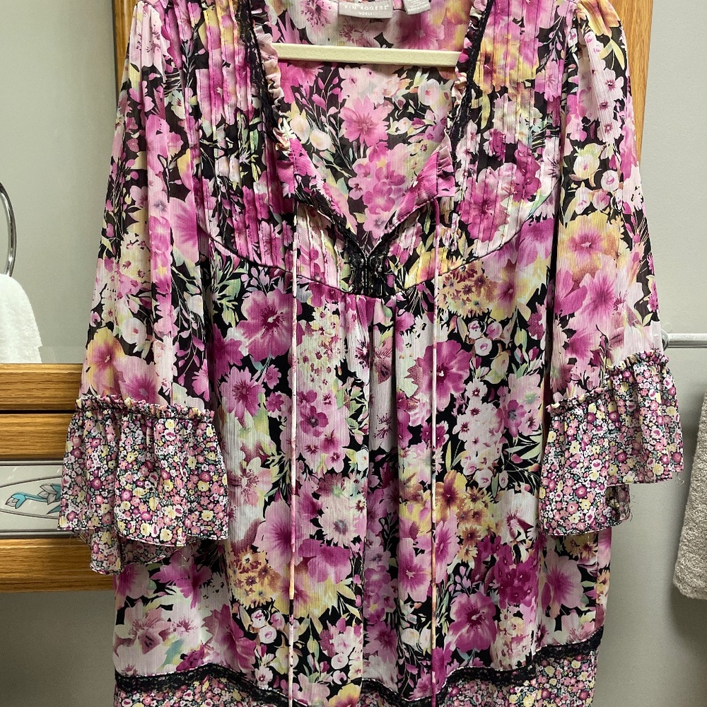 Kim Rodgers  ladies top